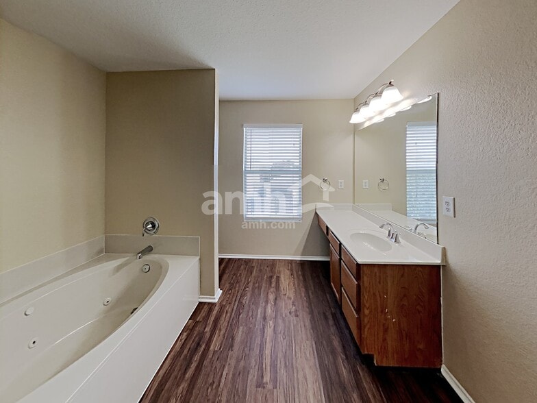Building Photo - 7152 Little Mohican Dr