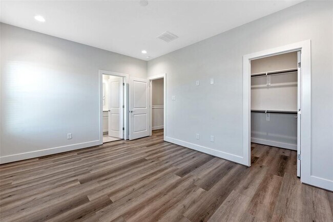 Building Photo - 4814 Brinkman St
