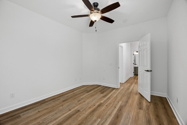 Building Photo - Large townhome in the Desirable Southbridge Community