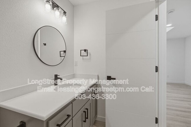Building Photo - 826 S 19th St