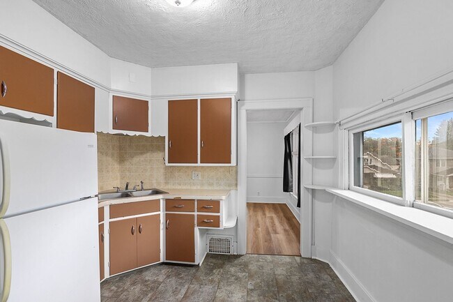 Building Photo - 1639 Wendler Ave SW