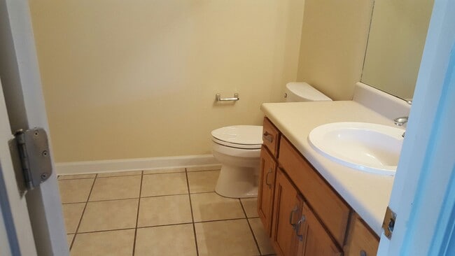 Building Photo - 410 S College St