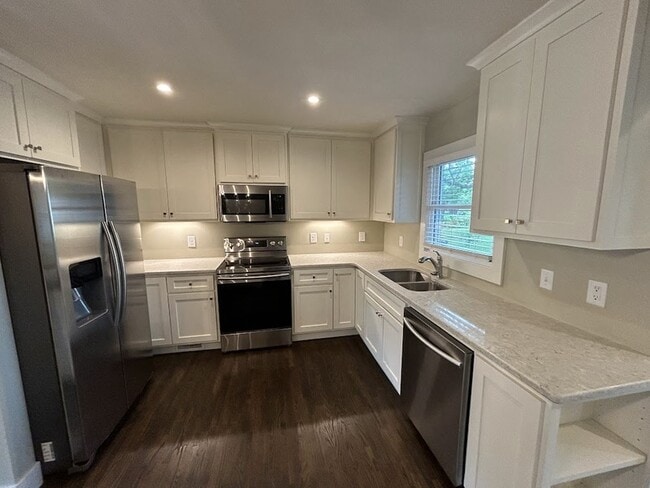 Building Photo - 1931 Stevens Dr NE