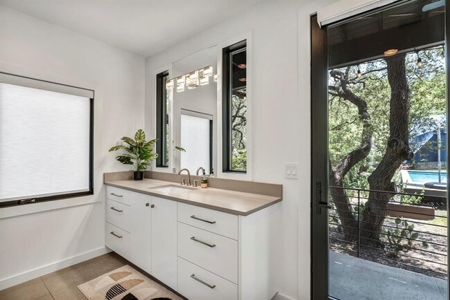 Building Photo - 613 Terrell Hill Dr