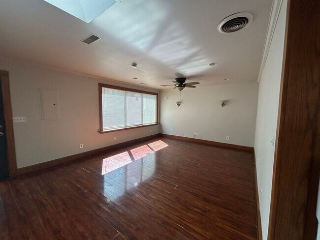 Building Photo - 11060 Lozier-