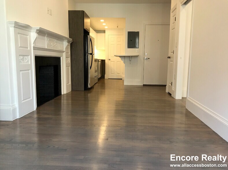 Building Photo - 503 Beacon St