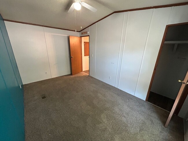 Building Photo - 3 Bed 2 Bath Mobile Home with Fenced Yard and Storage Shed