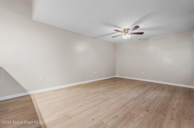 Building Photo - 405 Hawthorne Ct