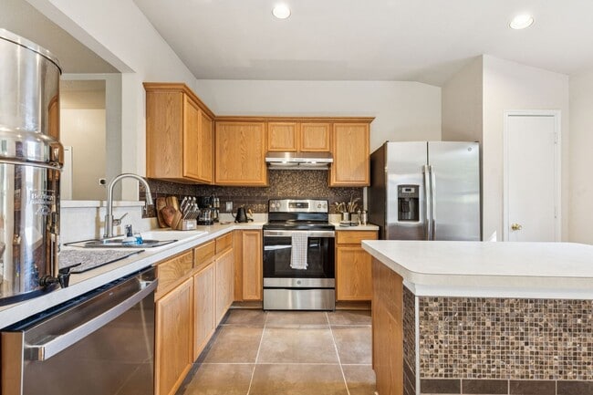 Building Photo - FLEXIBLE LEASE, STAY LONGER SAVE MORE!