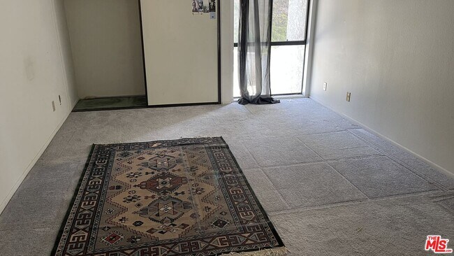 Building Photo - 4260 Vía Arbolada