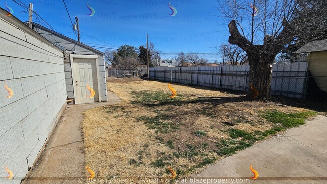 Building Photo - Simple, Functional & Pet-Friendly