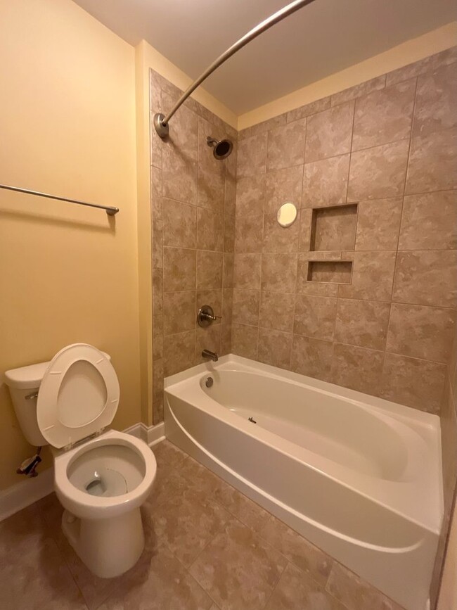 Building Photo - Riegel Pointe