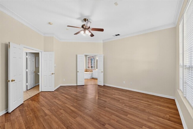Building Photo - 8701 Mandevilla Dr