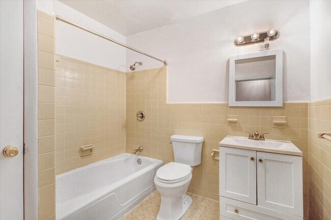 Building Photo - 514 Forest Hill Dr
