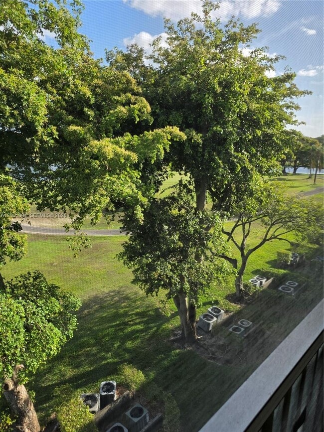 Building Photo - 13250 SW 4th Ct