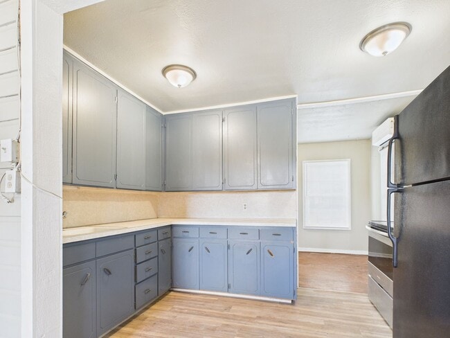 Building Photo - Harper TX Rental