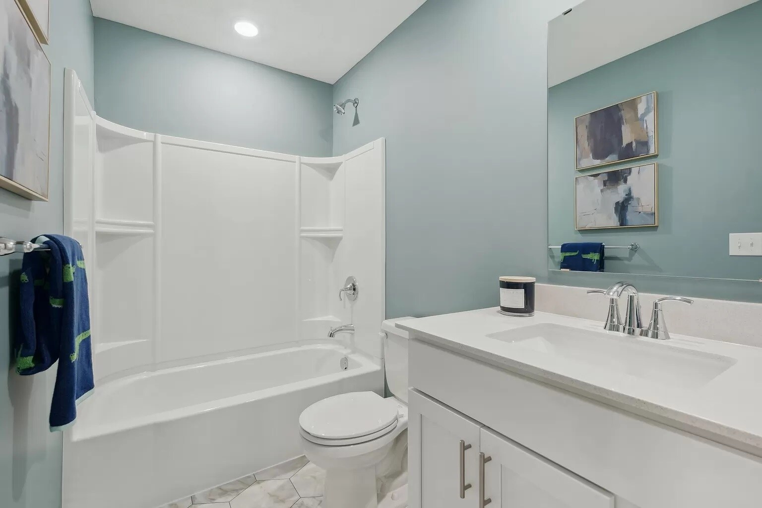 Common full bath - 5217 Long Pointe Pass