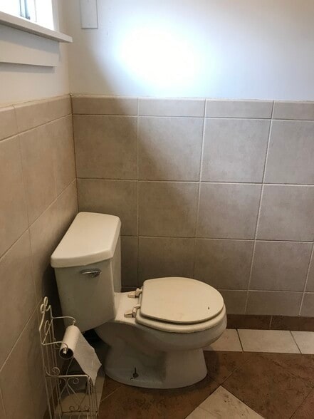 Building Photo - 2007 Broadway St