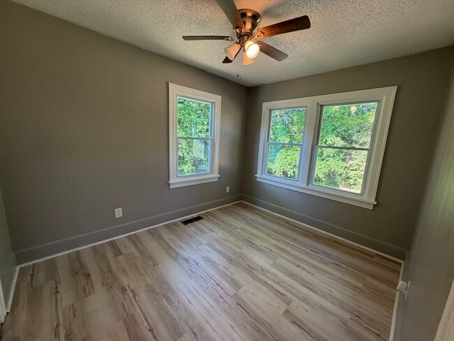 Building Photo - Renovated 2/1 House in North Rome- $1,095