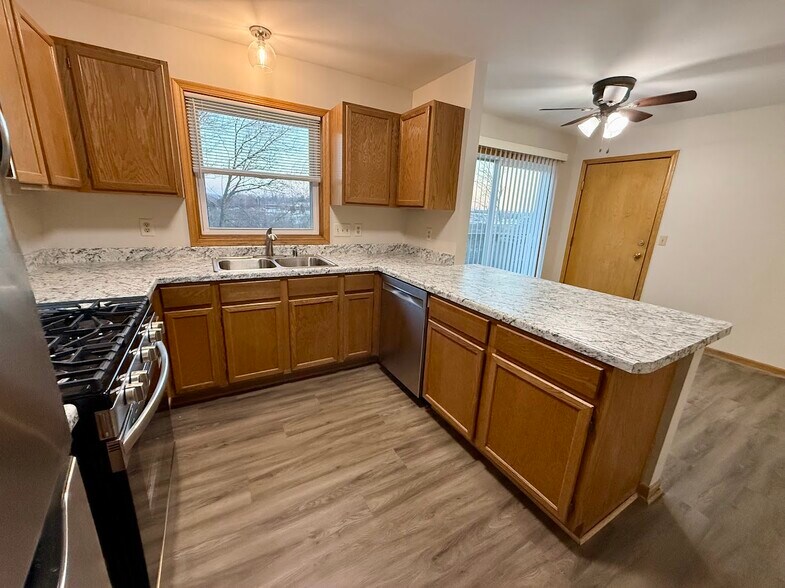 Kitchen 2 - 2042 Cliff Alex Ct S