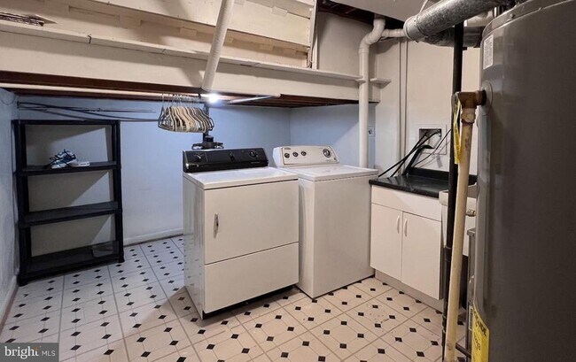 Building Photo - 7132 Swansong Wy