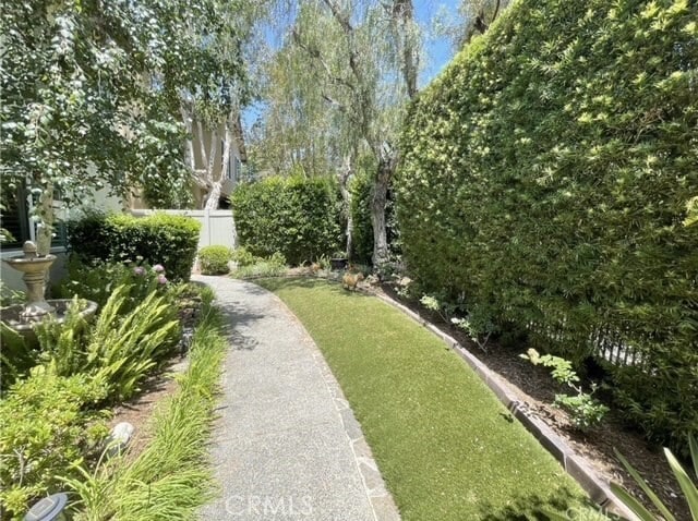 Building Photo - 17 Thornbird