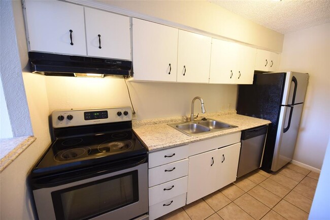 Building Photo - 2833 Kings Rd