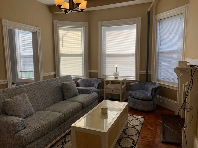 Building Photo - 52 Harvest St