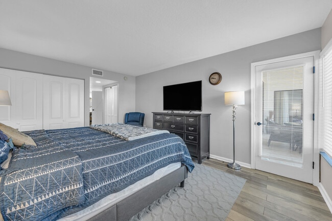 Building Photo - 2400 S Ocean Dr