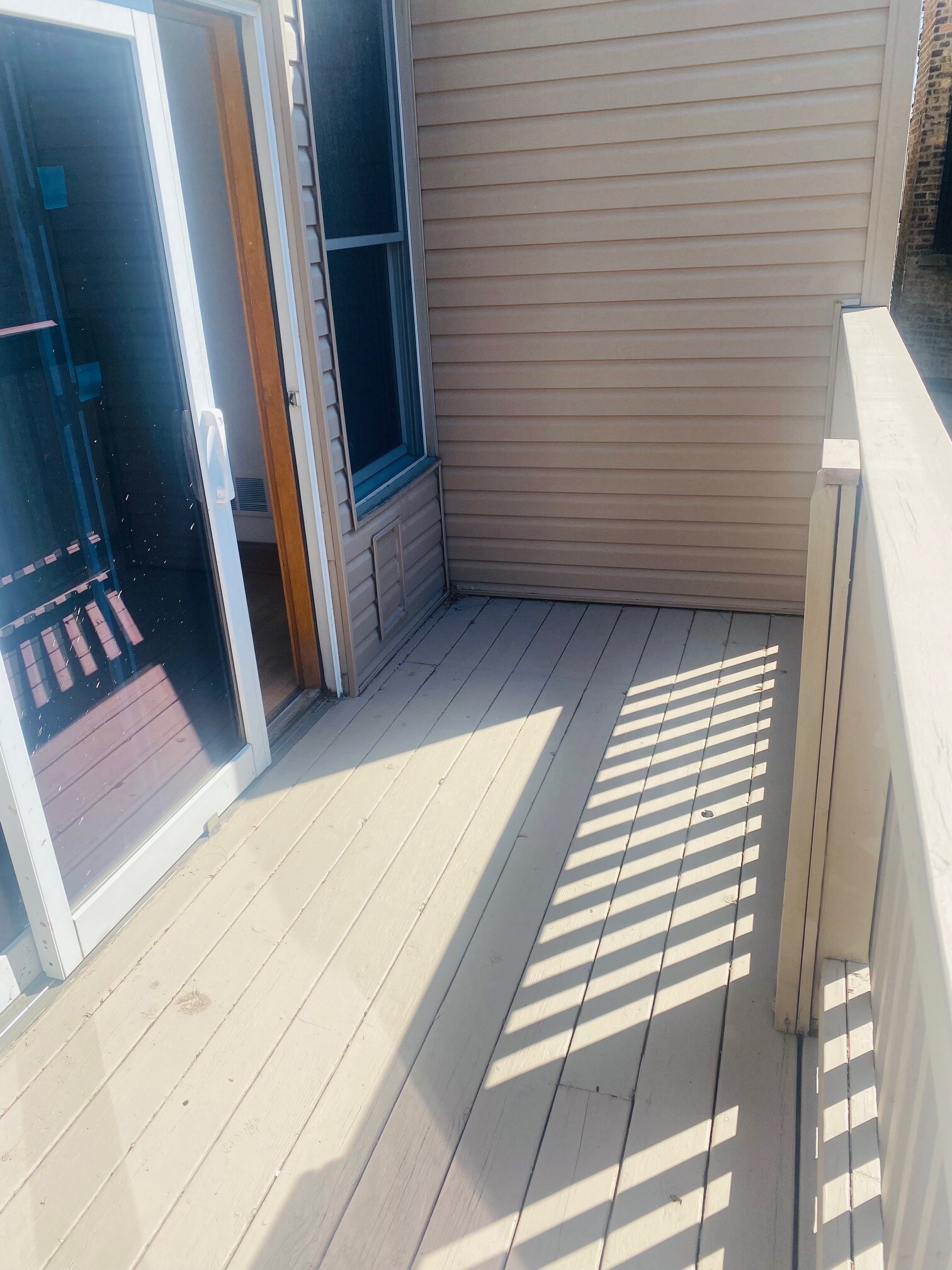 Private side balcony - 2014 W Fletcher St