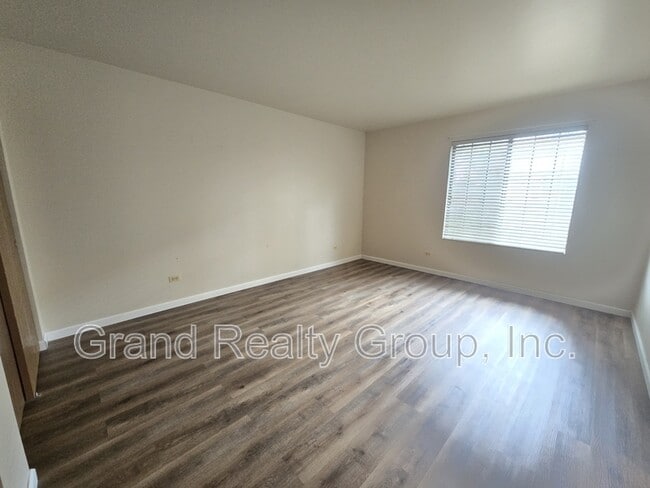 Building Photo - 577 Anita Ave