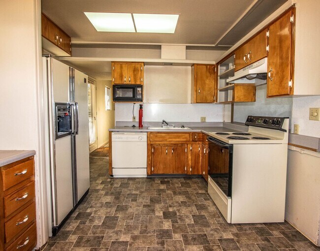 Building Photo - Two Bedroom Prescott Home - HOLD