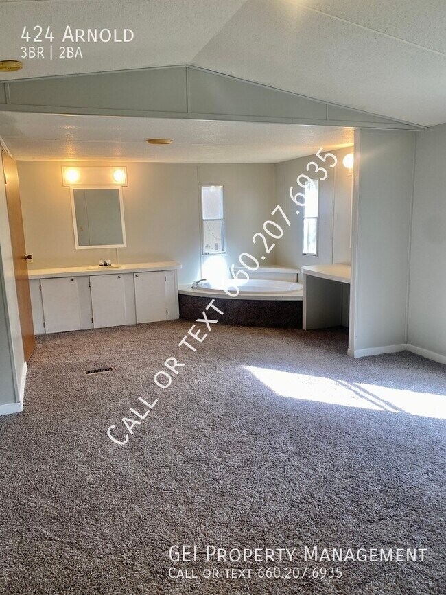 Building Photo - 424 Arnold-