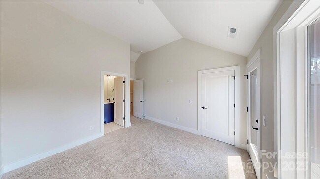 Building Photo - 407 Devender Ln