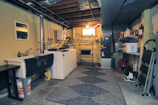 Building Photo - 9020 SE Stephens St