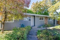Building Photo - 2 bedroom, 1 bath near Mt. Tabor in SE Por...