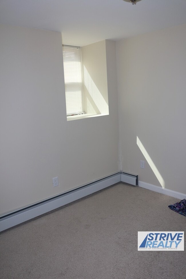 Building Photo - 22 Clyde St