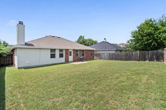 Building Photo - 2140 Hacienda Ct