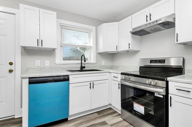 Building Photo - Beautifully Updated Duplex Near NoDa!!