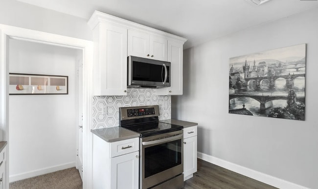 Building Photo - 1220 W 62nd St