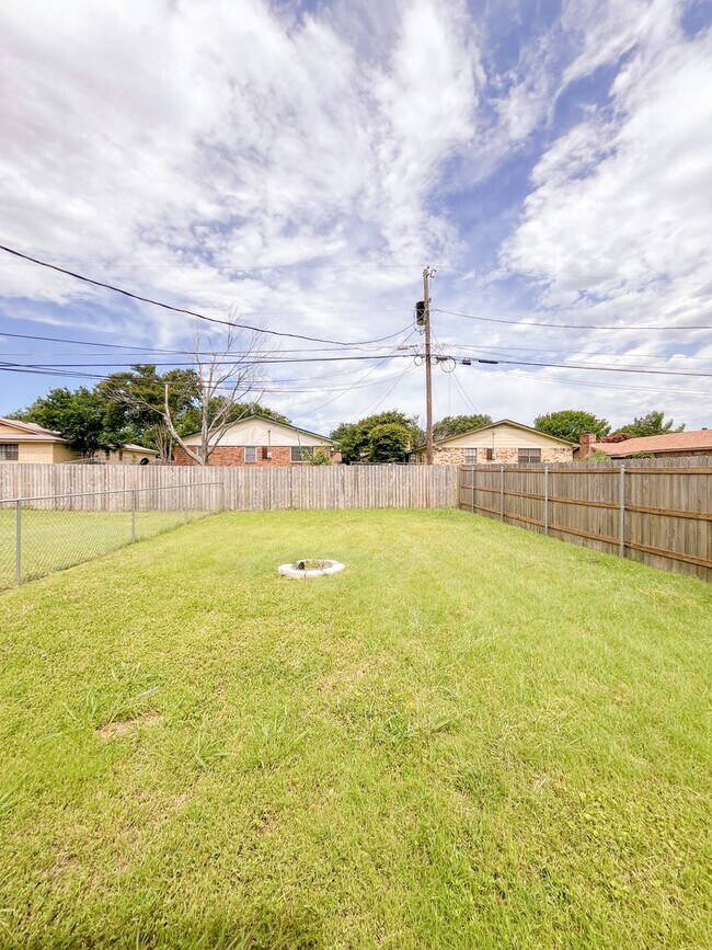 Building Photo - 1707 Windward Dr