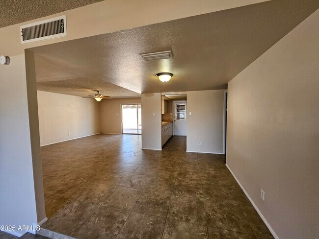 Building Photo - 4824 W Northview Ave