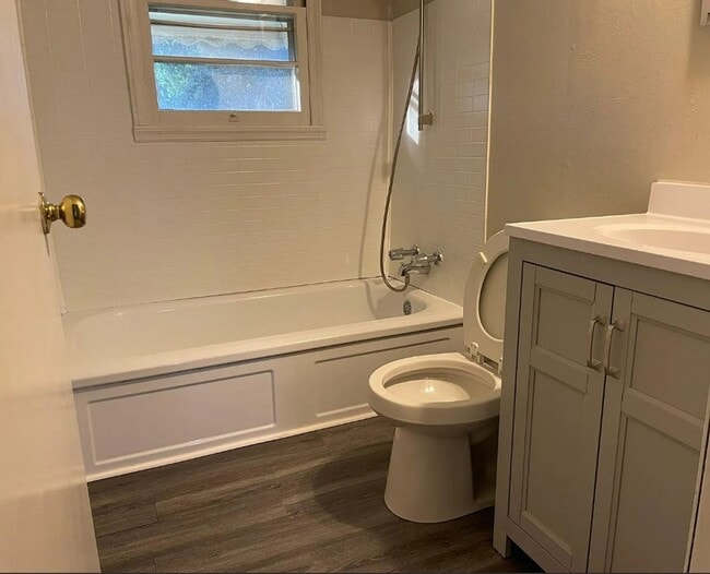 Building Photo - Single Family Home For Rent!
