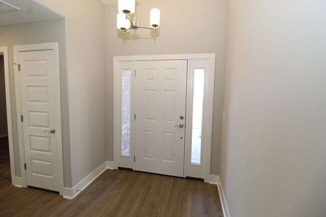 Building Photo - 588 Utah Ave