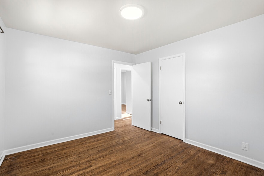 Building Photo - 3316 E Bottsford Ave