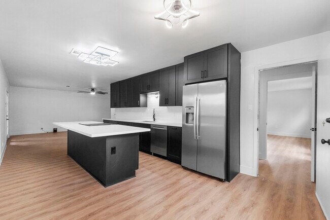 Building Photo - 62 Greenbriar Dr