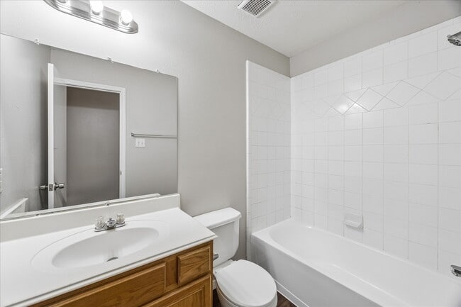 Building Photo - 19811 Shores Edge Dr