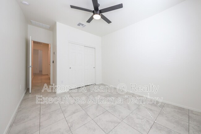 Building Photo - 4466 S Sunrise Bluff Way