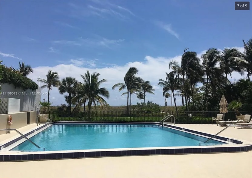 Pool - 1621 Collins Ave