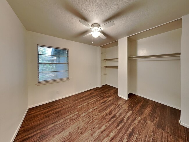 Building Photo - ADORABLE HOME IN ARLINGTON!